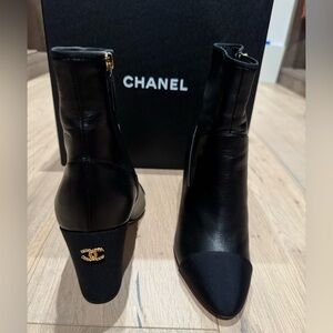 Like new Chanel Ankle short boots black leather 39